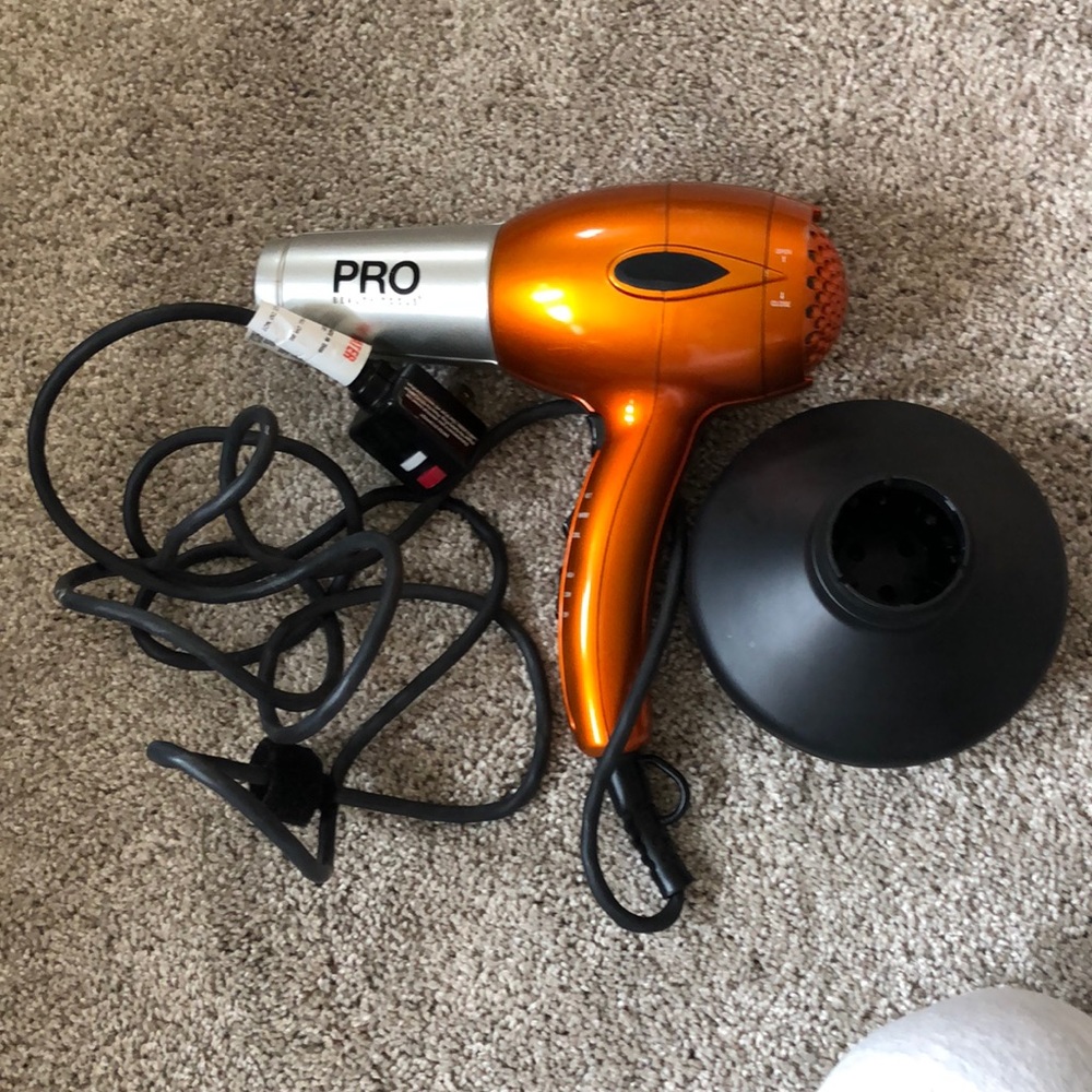 Blow dryer and diffuser